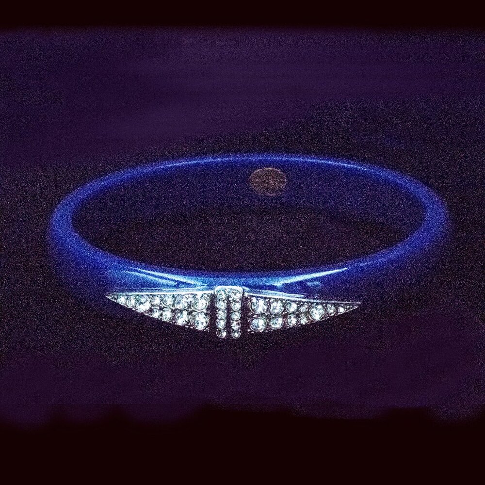 LULU FROST BLUE RESIN & CRYSTAL BANGLE - JBYOCL1